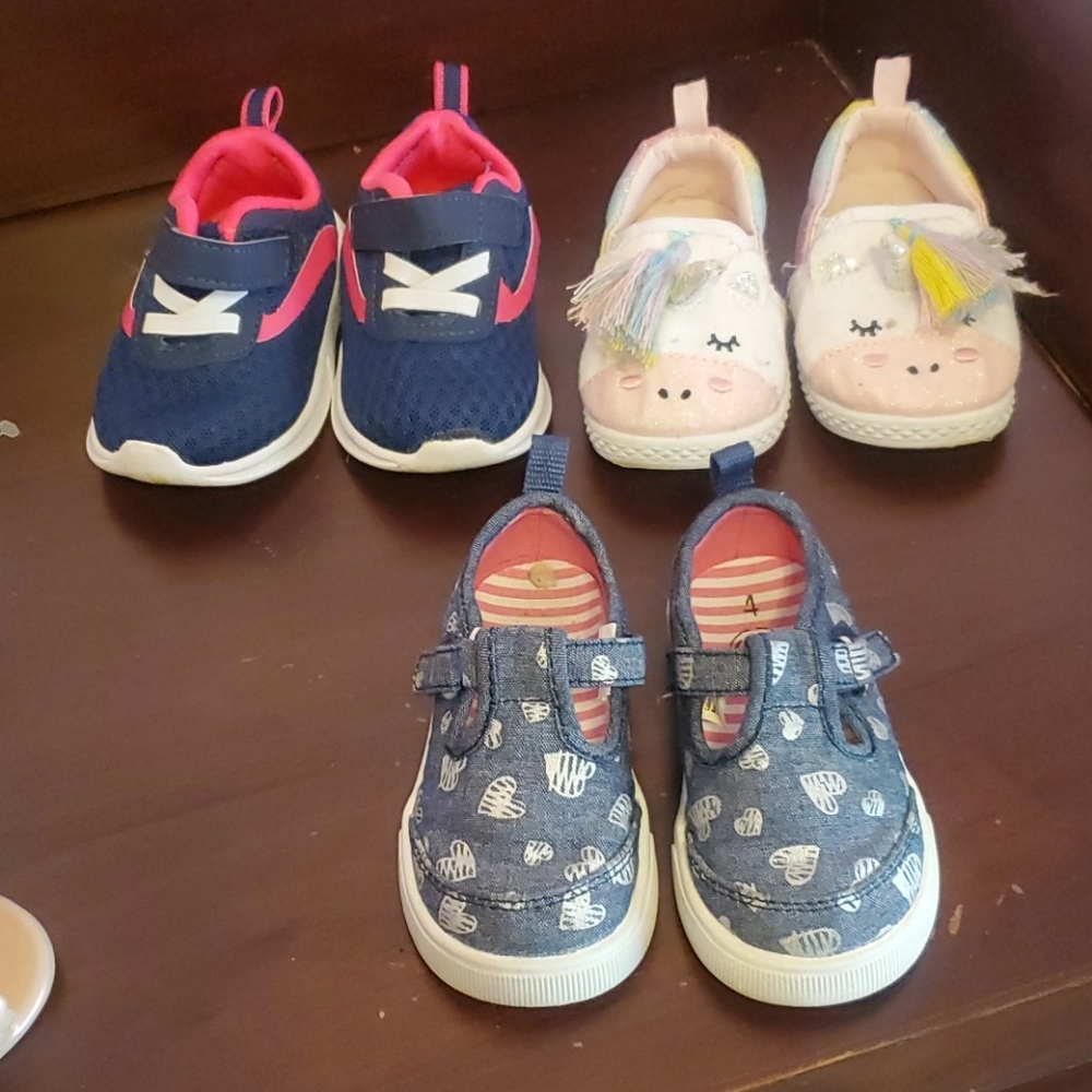Girl shoes size 4